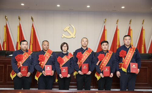 0203 安全服務(wù)能手從左至右依次為 黨萬超、朱學(xué)民、任興芳、王琳汝、周冬偉、王須波.jpg