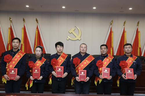 0204 節(jié)能能手從左至右依次為 石亞杰、沈小慶、楊興忠、于俊國、權(quán)振利、吳偉偉.jpg