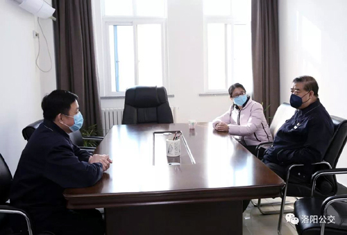 眾志成城、共克時(shí)艱——團(tuán)市委向公交一線捐贈(zèng)疫情防控物資